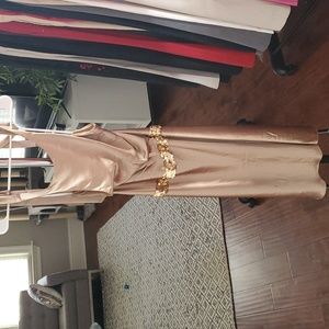 STUNNING Vera Wang Gold Silk Backless Halter Party Dress Size 6-8